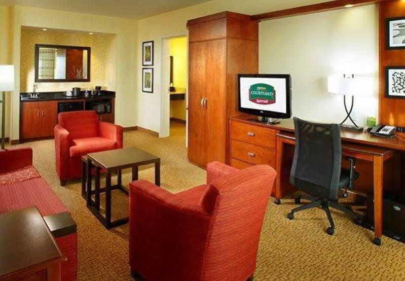 Courtyard By Marriott Pittsburgh Washington Meadow Lands Hotell Eksteriør bilde